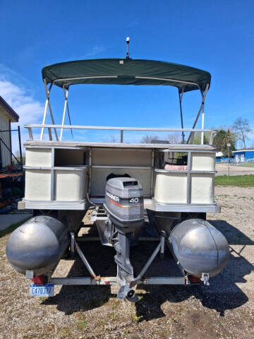 1998 Crest Pontoon 22FT PONTOON