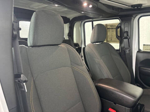 2025 Jeep Gladiator NightHawk