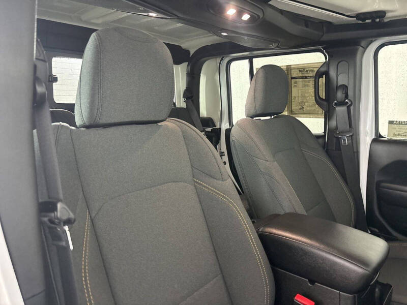 2025 Jeep Gladiator NightHawk