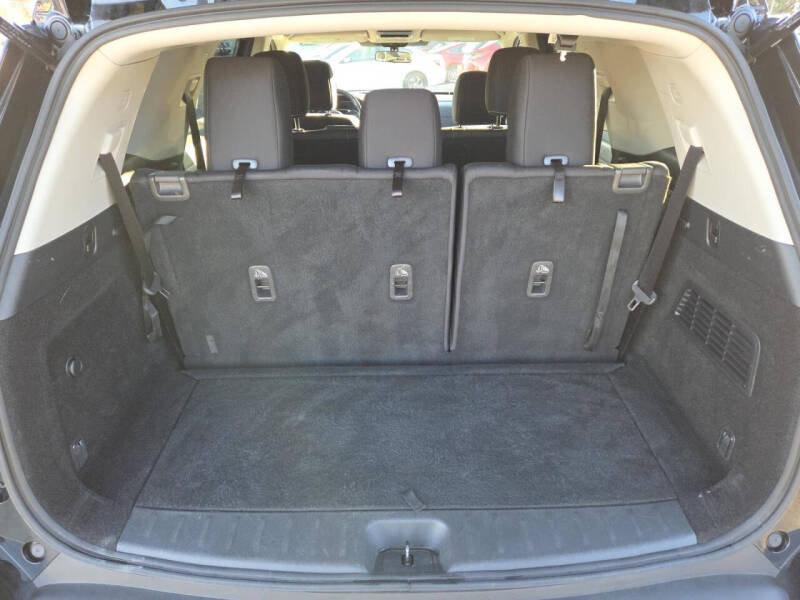 2022 Nissan Pathfinder SV