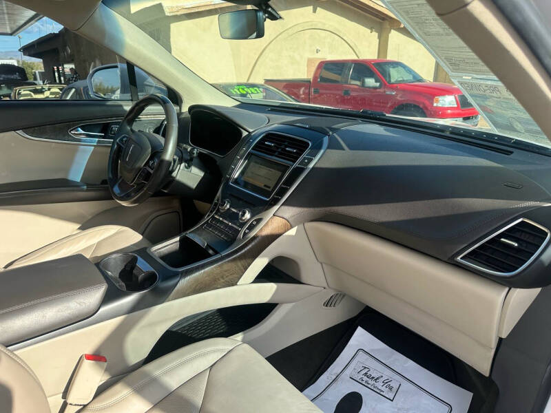 2019 Lincoln Nautilus Select