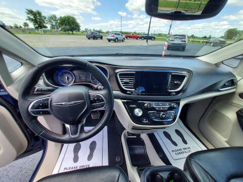 2017 Chrysler Pacifica Touring-L