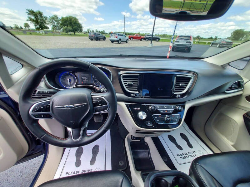 2017 Chrysler Pacifica Touring-L