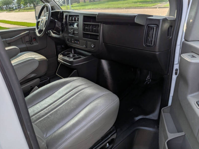 2023 Chevrolet Express 2500
