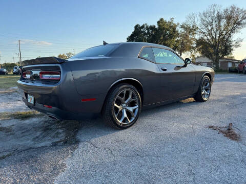 2017 Dodge Challenger SXT Plus