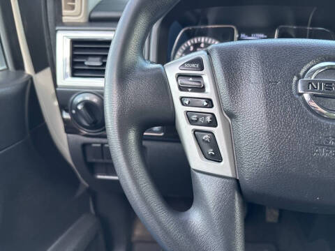 2017 Nissan Titan SV