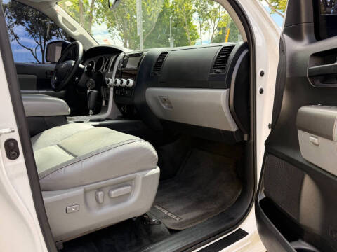 2013 Toyota Sequoia SR5