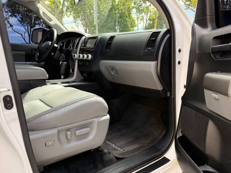 2013 Toyota Sequoia SR5