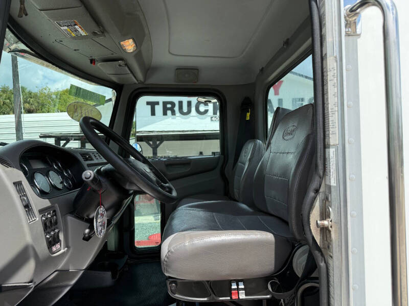 2018 Peterbilt 337