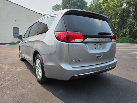 2017 Chrysler Pacifica Touring-L Plus