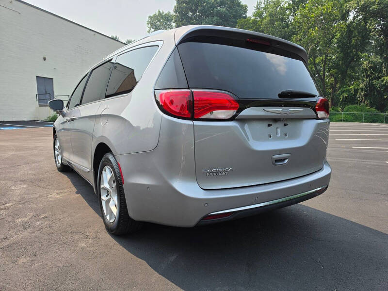 2017 Chrysler Pacifica Touring-L Plus