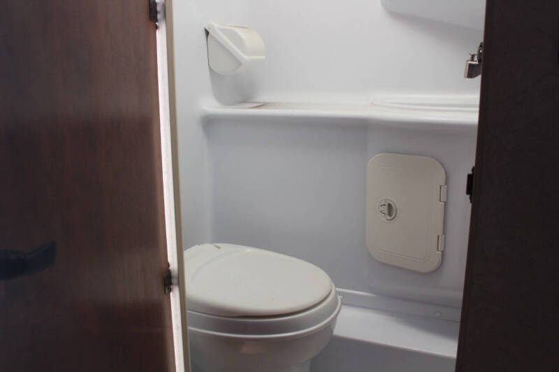 2017 Lance Cab Over 650