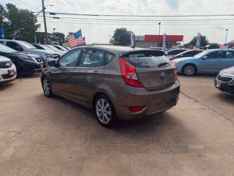 2012 Hyundai Accent SE