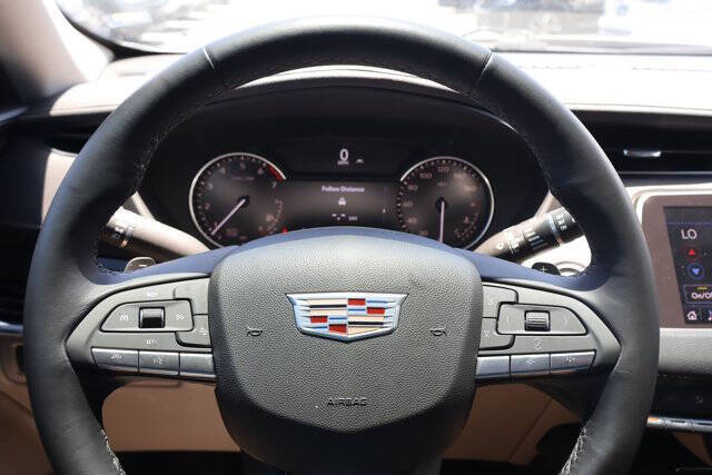 2022 Cadillac XT4 Premium Luxury