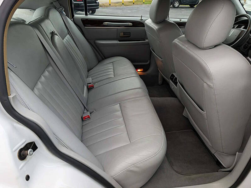 2006 Lincoln Town Car Signature