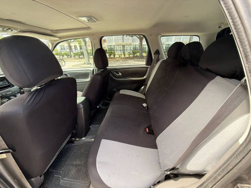 2005 Mazda Tribute s