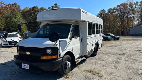 2004 Chevrolet Express for sale at MBL Auto & TRUCKS in Woodford VA