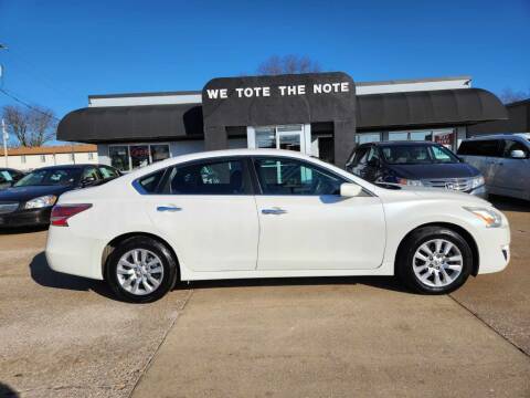 2014 Nissan Altima for sale at First Choice Auto Sales in Moline IL