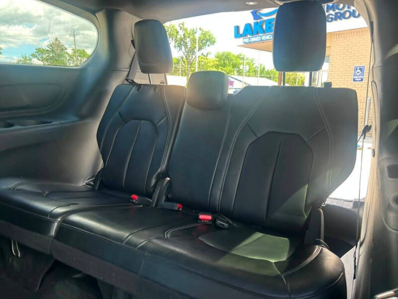 2025 Chrysler Pacifica Select