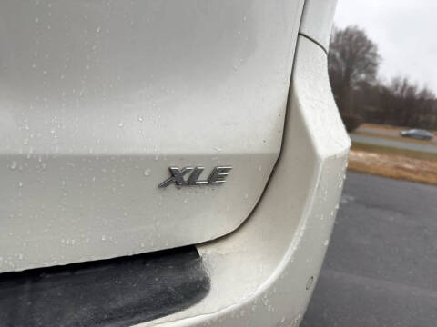 2018 Toyota Sienna XLE 7-Passenger Auto Access Seat