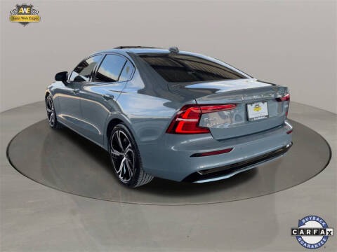 2024 Volvo S60 B5 Plus Dark Theme