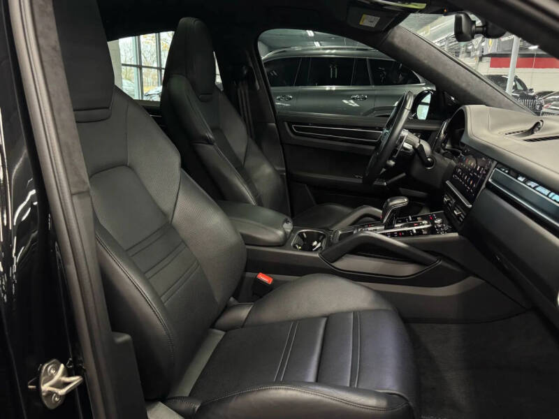 2023 Porsche Cayenne GTS Coupe