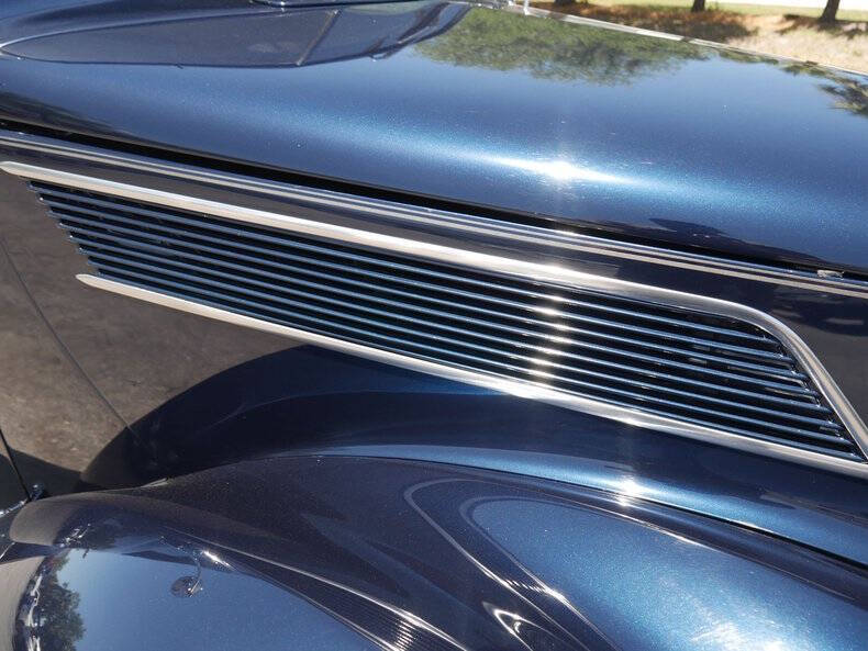1937 Ford Deluxe