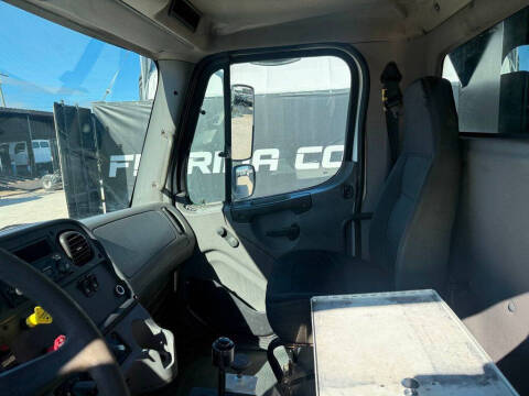 2006 Freightliner M2 106