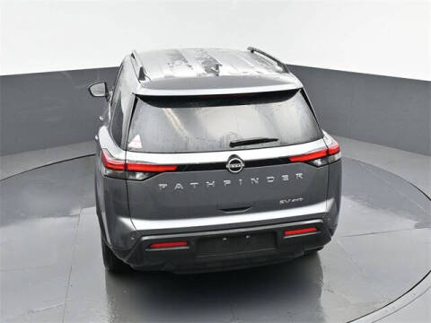 2022 Nissan Pathfinder SV