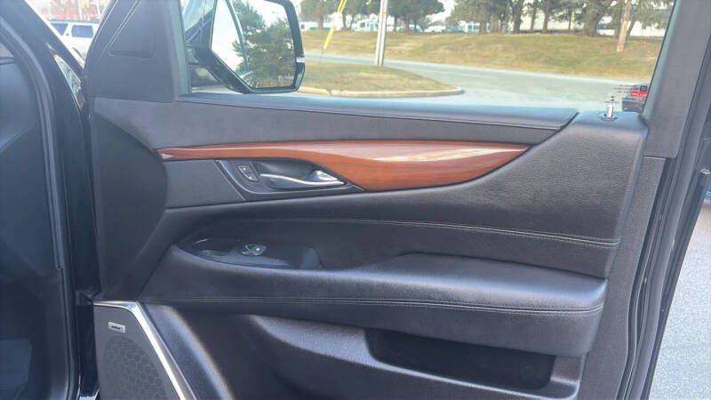 2018 Cadillac Escalade Luxury