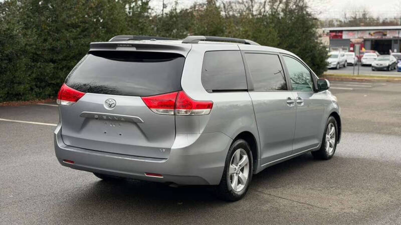 2014 Toyota Sienna LE 8-Passenger