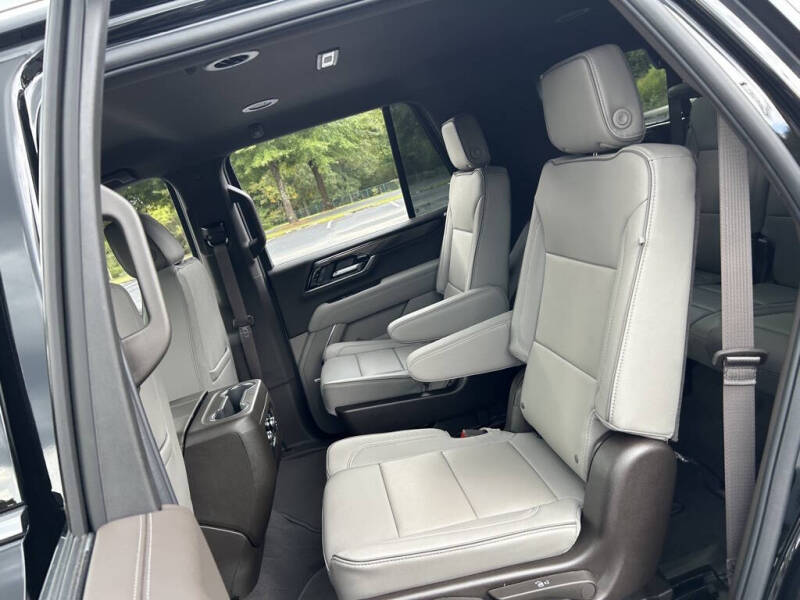 2025 GMC Yukon Elevation