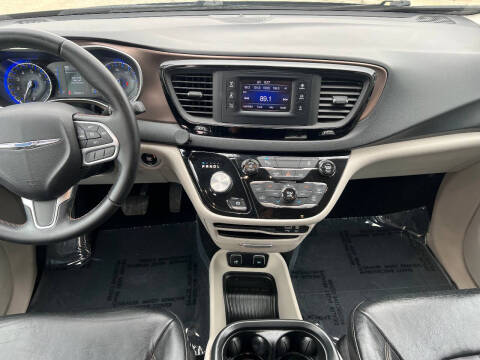 2017 Chrysler Pacifica Touring-L