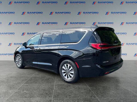 2024 Chrysler Pacifica Plug-In Hybrid Select