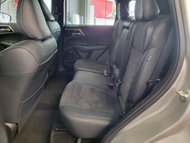 2025 Mitsubishi Outlander SE