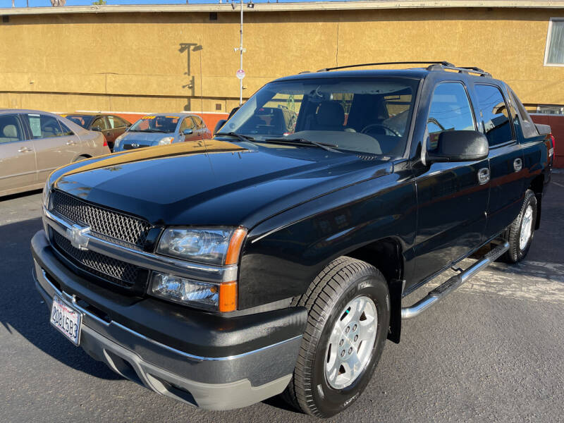 2003 Chevrolet Avalanche for sale at CARZ in San Diego CA
