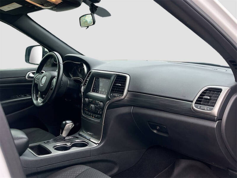 2020 Jeep Grand Cherokee Laredo E