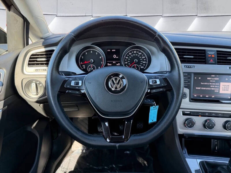 2016 Volkswagen Golf TSI S