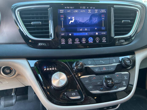 2017 Chrysler Pacifica Touring-L Plus