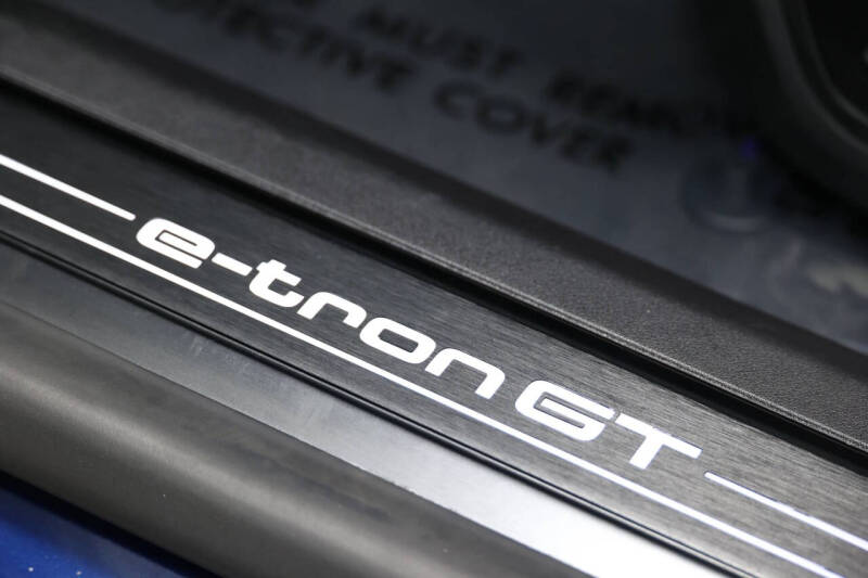 2024 Audi e-tron GT quattro Premium Plus