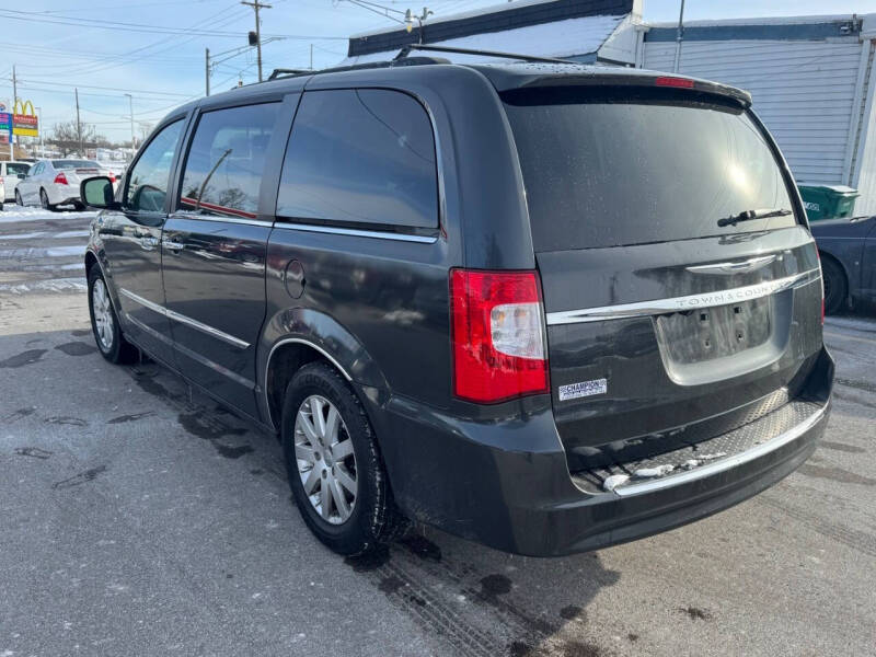2012 Chrysler Town and Country Touring-L