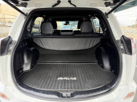 2017 Toyota RAV4 Hybrid SE