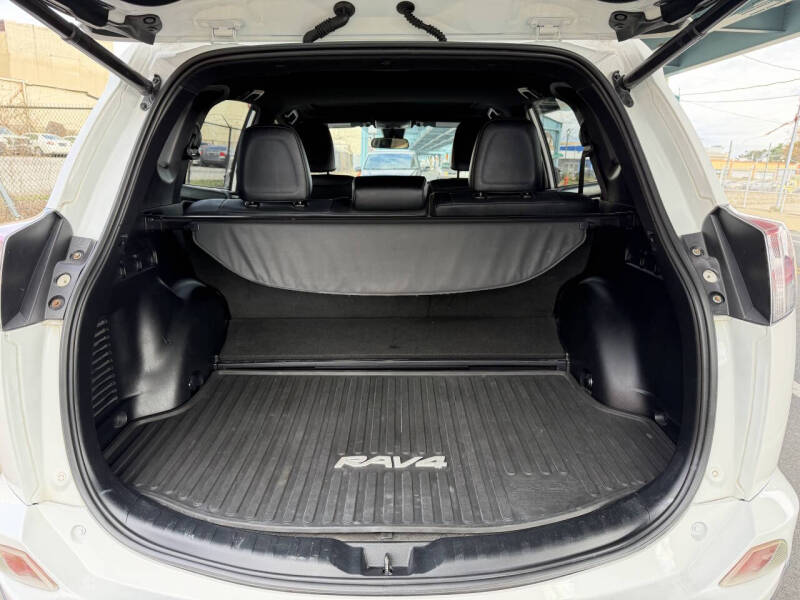 2017 Toyota RAV4 Hybrid SE