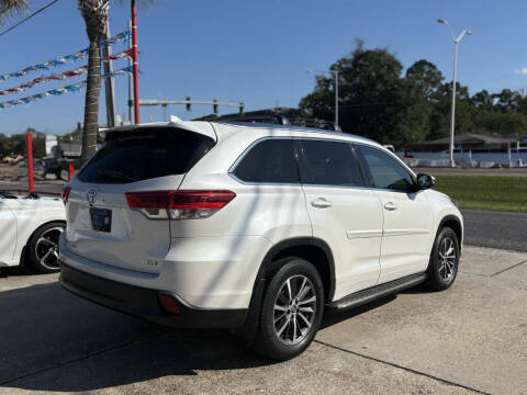 2017 Toyota Highlander SE