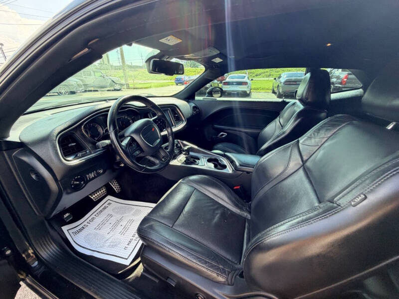 2017 Dodge Challenger SXT Plus
