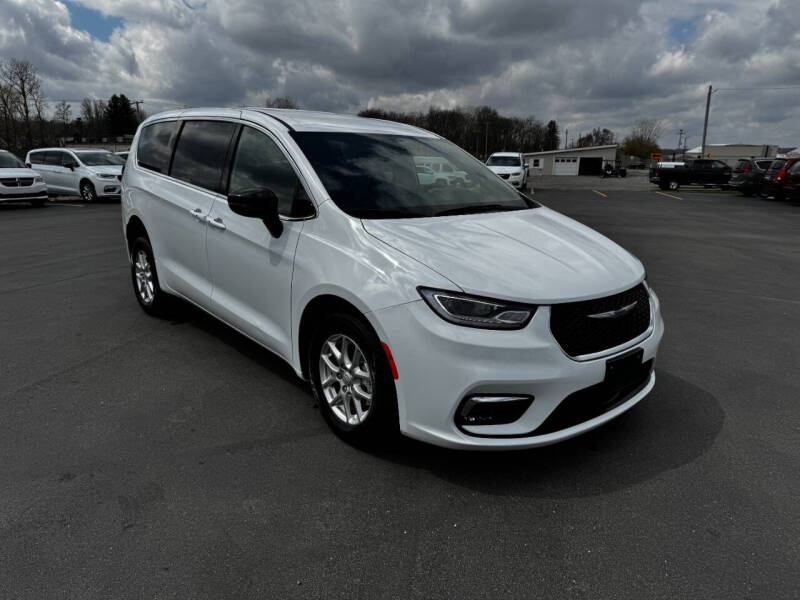 2025 Chrysler Pacifica Select