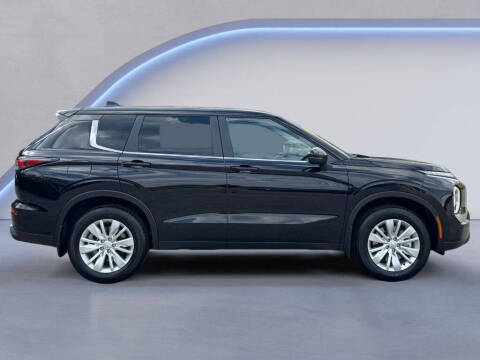 2025 Mitsubishi Outlander ES