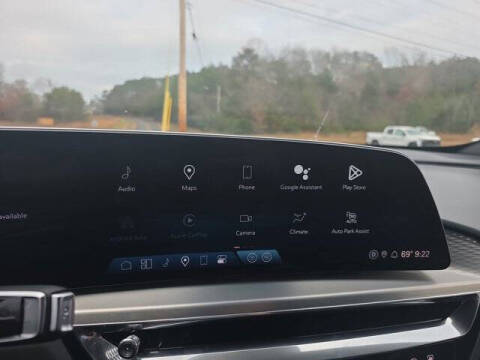 2024 Cadillac LYRIQ Luxury 1