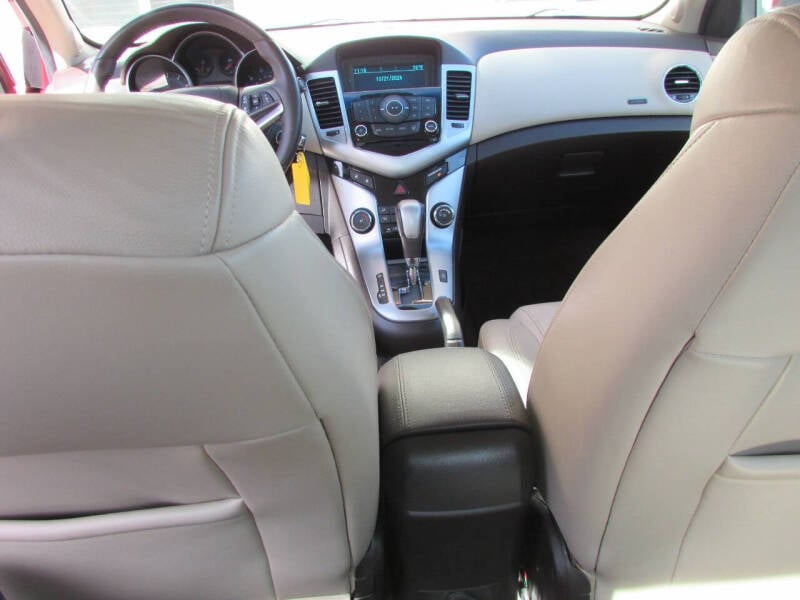 2011 Chevrolet Cruze 2LT photo 22