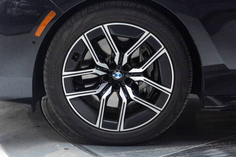 2023 BMW 7 Series 740i